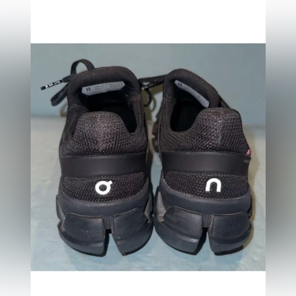 On Cloud Swift 3 Running Shoes Black Women’s Size… - image 4